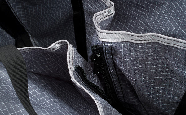 Close shot of zipper for the interior pockets in the main compartment.
